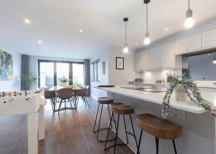 Elliot Oliver - The Old Surgery - Stunning 4 Bedroom Home With Parking In Cheltenham