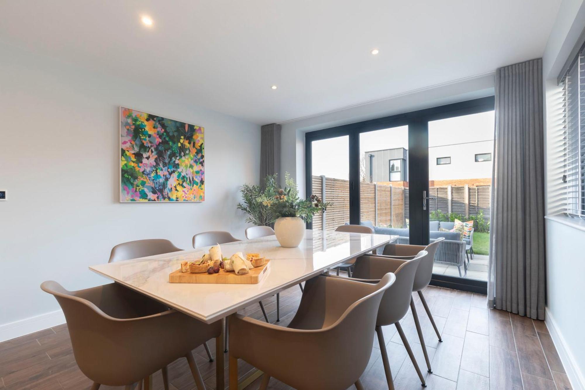 Elliot Oliver - The Old Surgery - Stunning 4 Bedroom With Parking In Holiday home *