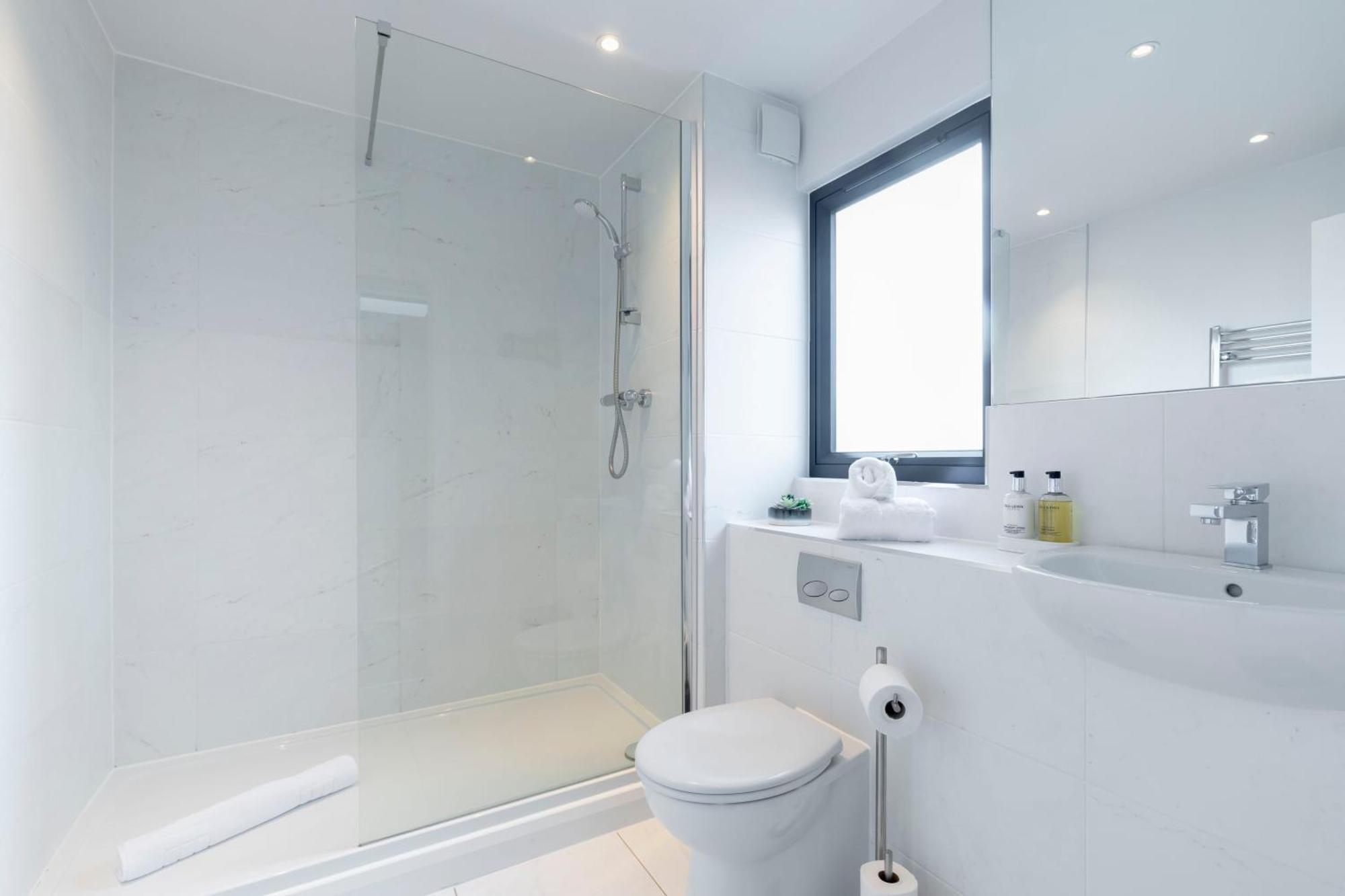 Holiday home Elliot Oliver - The Old Surgery - Stunning 4 Bedroom With Parking In *