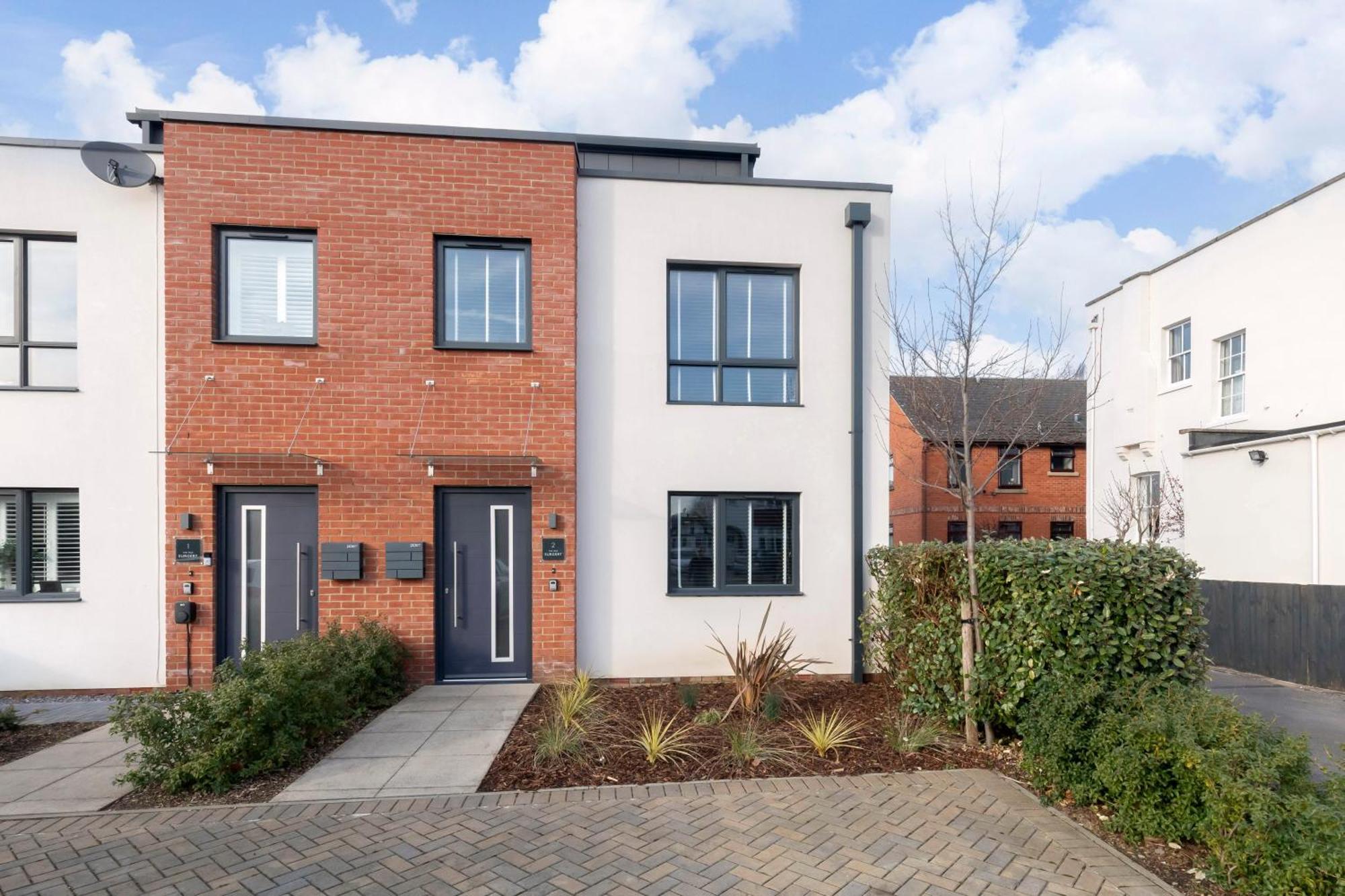 Elliot Oliver - The Old Surgery - Stunning 4 Bedroom With Parking In Holiday home Cheltenham