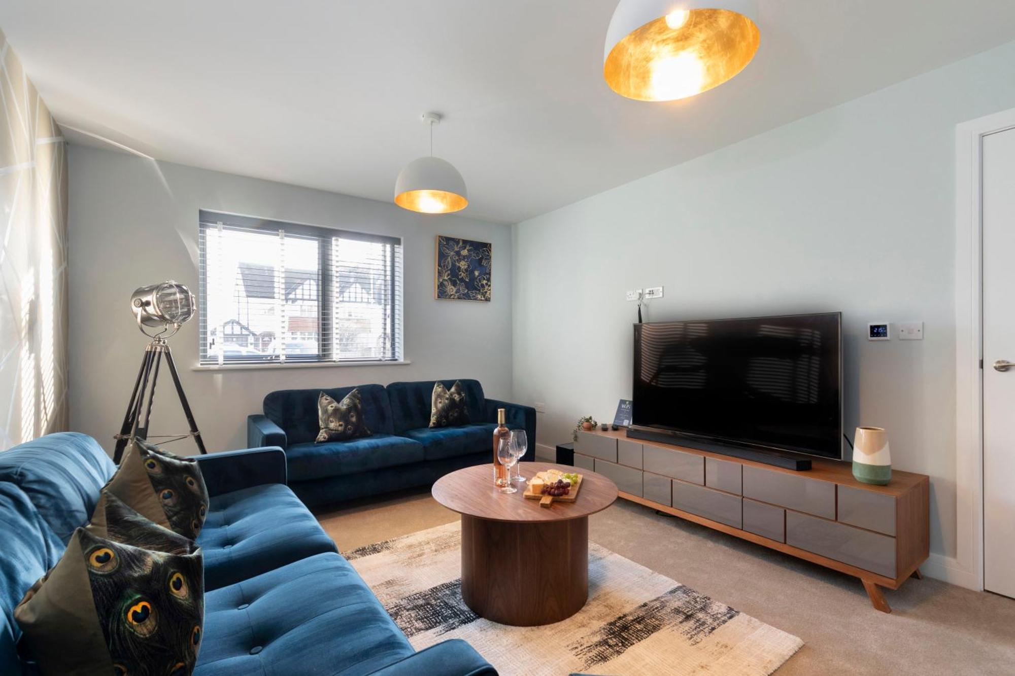 Elliot Oliver - The Old Surgery - Stunning 4 Bedroom With Parking In *